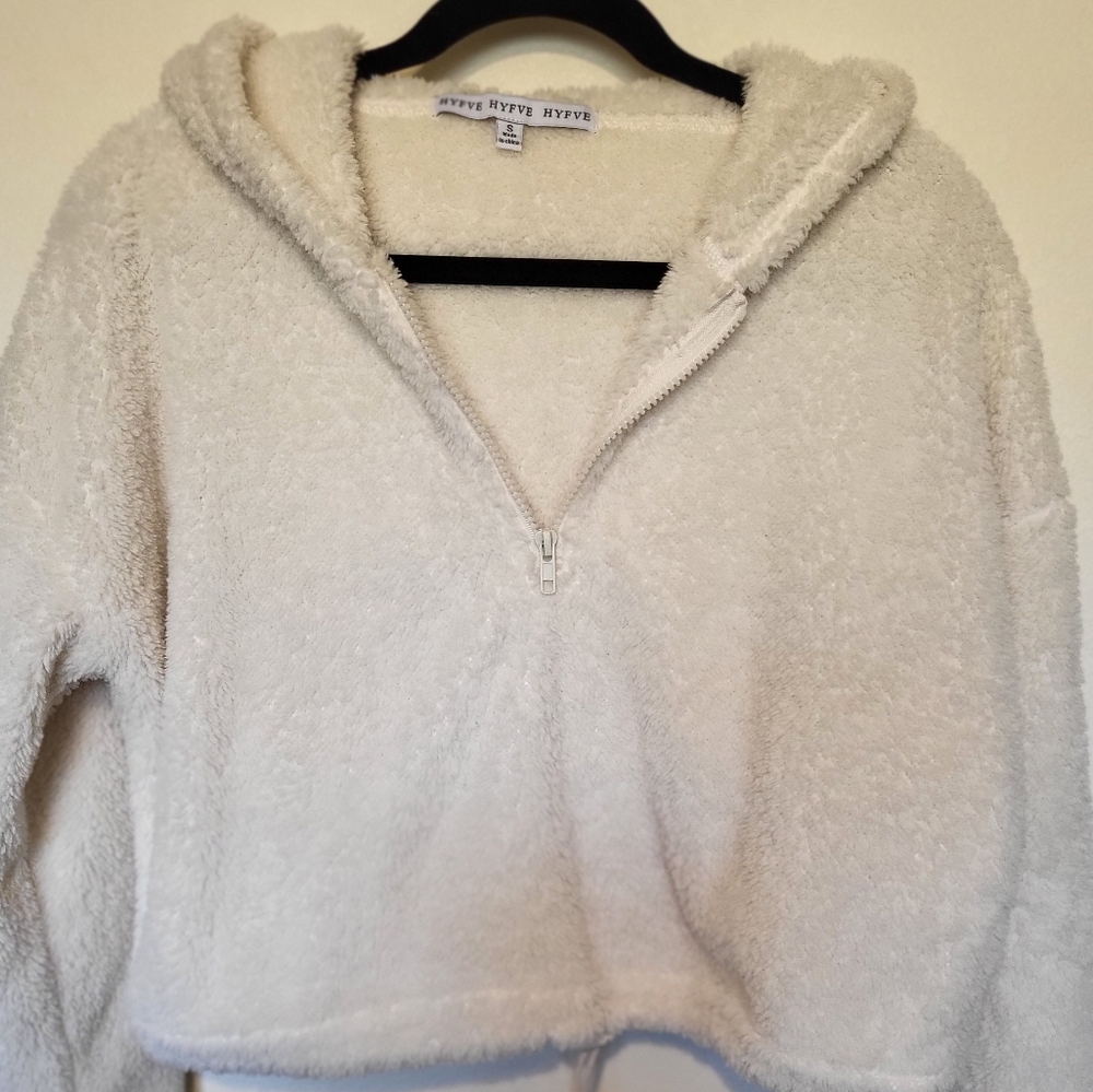 HYFVE Cozy White oversized Fleece crop sherpa hoodie, 1/2 zipper. mall - Picture 15 of 15
